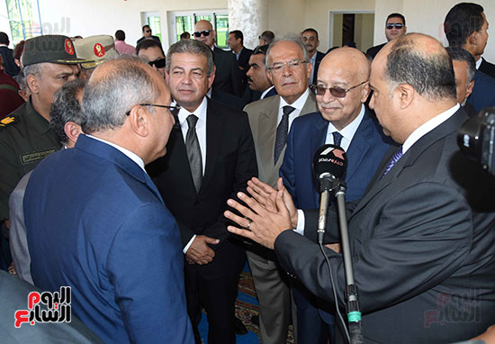 رئيس الوزراء يتفقد محطة تنقية الإسكندرية (13)