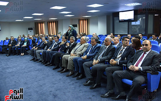 رئيس الوزراء يعقد اجتماعا لمتابعة المشروعات الخاصة بالإسكندرية (4)
