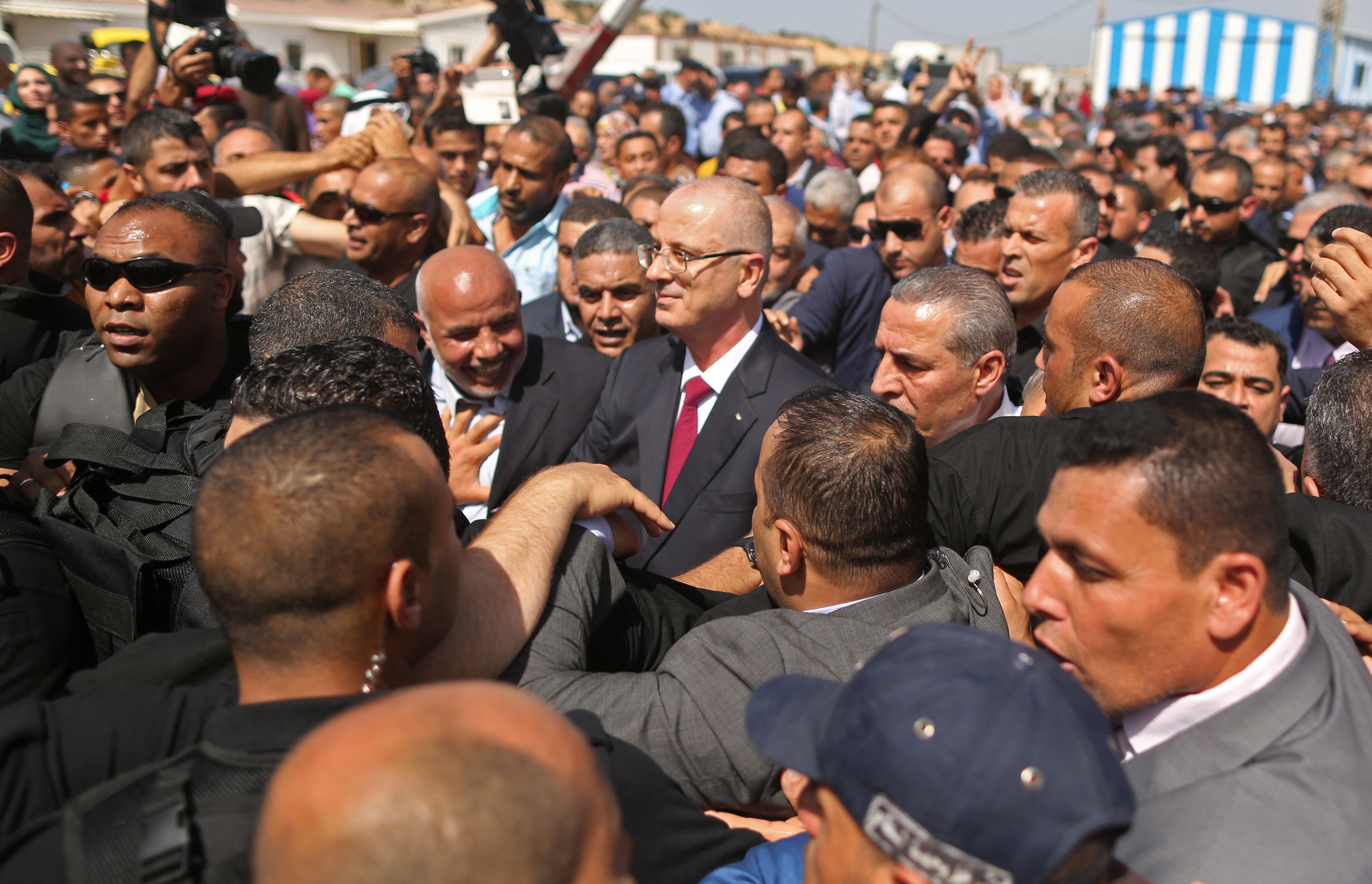 جانب من احتفالات وصول رئيس الحكومة الفلسطينية