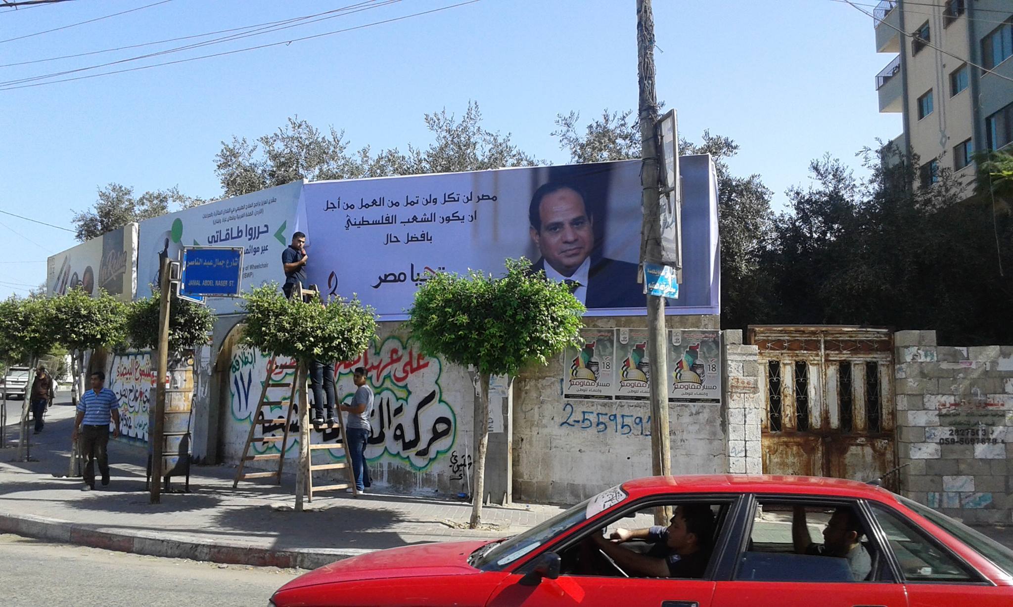 الفلسطينيون يرفعون صورة الرئيس السيسى فى شوارع غزة