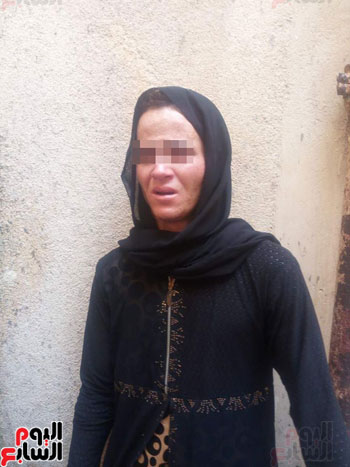  الشاب اثناء دخوله حجر الشرطة