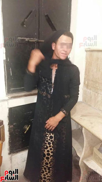  الشاب بعد التحفظ عليه