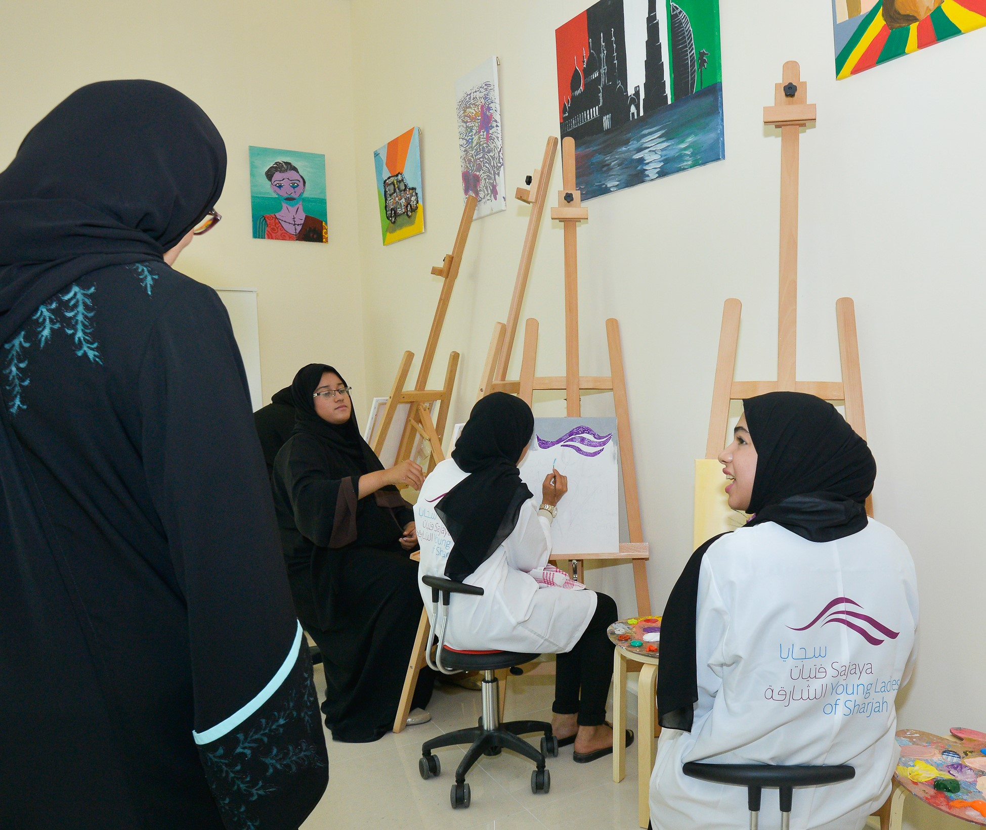 خلال زيارة الشيخة جواهر القاسمى لعدد من المؤسسات التابعة لمؤسسة ربع قرن (1)