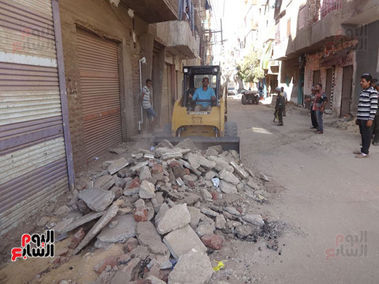  جانب من إزالة المخلفات الصلبة من شوارع الأقصر