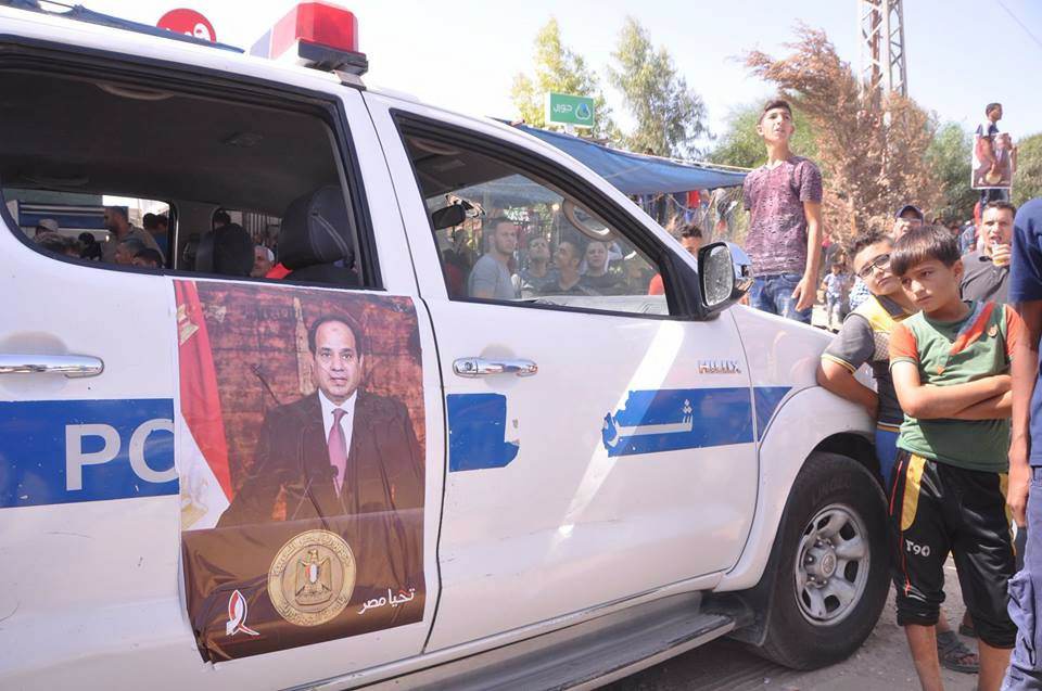 صورة الرئيس السيسى على سيارات الشرطة بغزة