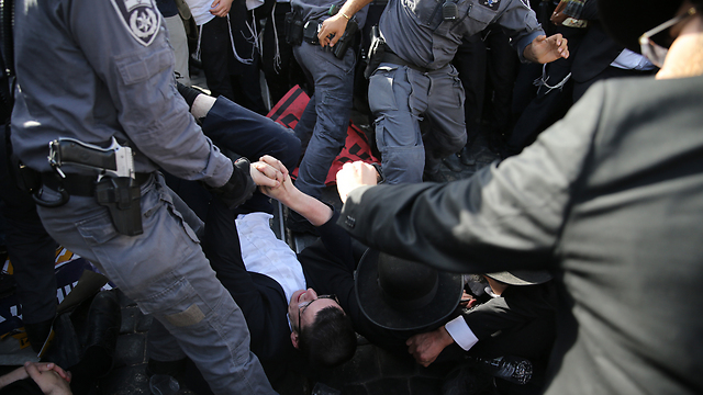 قمع الشرطة الإسرائيلية للمظاهرات