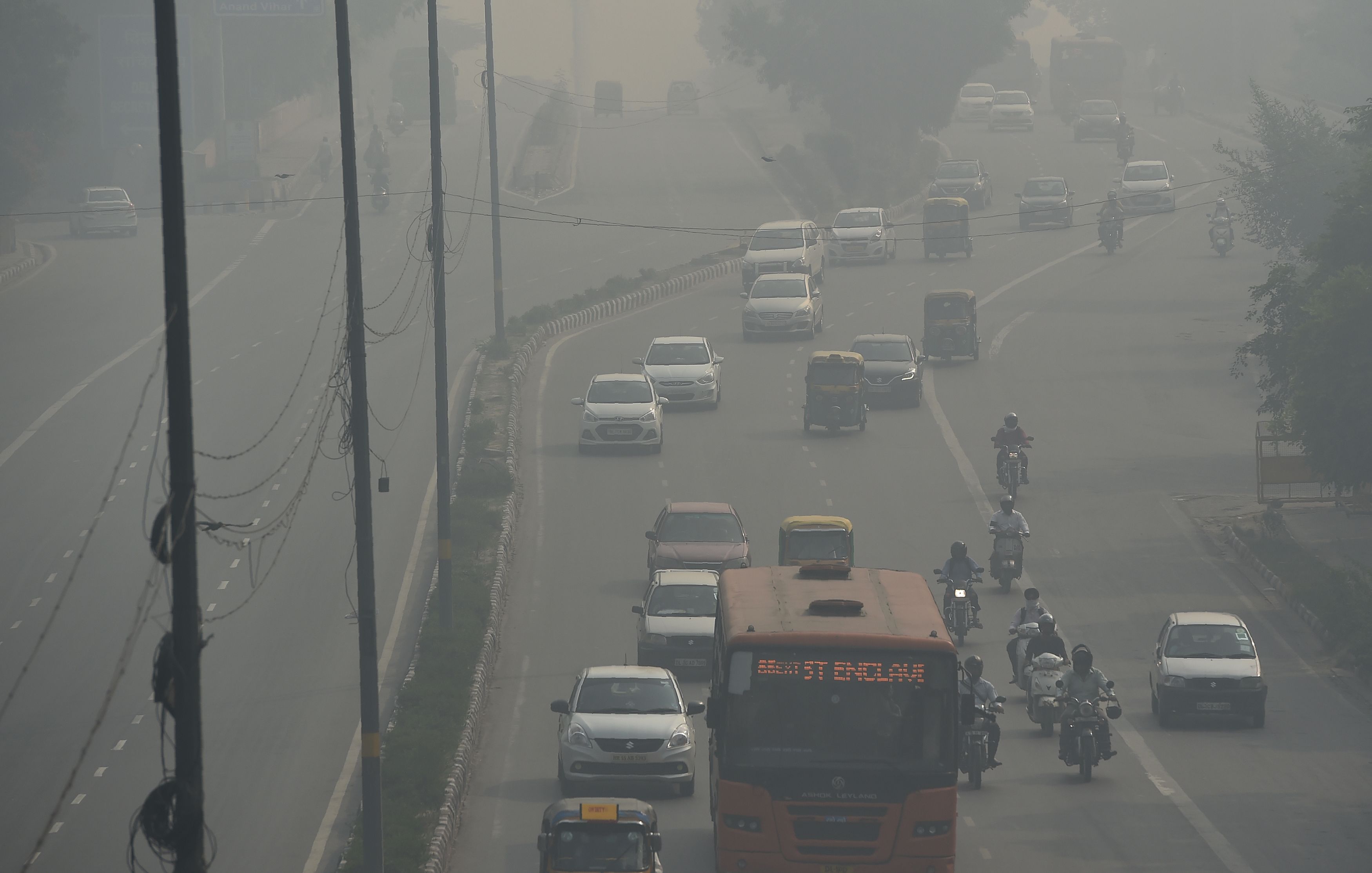 الضباب الدخانى يحجب الرؤية فى الهند