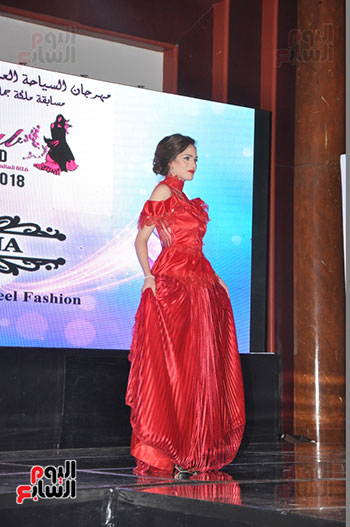 متسابقات ملكة جمال العرب يقدمن عرض أزياء من توقيع محمد نور   (10)