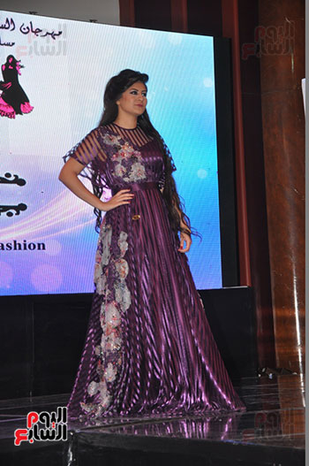 متسابقات ملكة جمال العرب يقدمن عرض أزياء من توقيع محمد نور   (8)