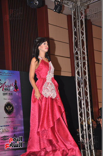 متسابقات ملكة جمال العرب يقدمن عرض أزياء من توقيع محمد نور   (7)