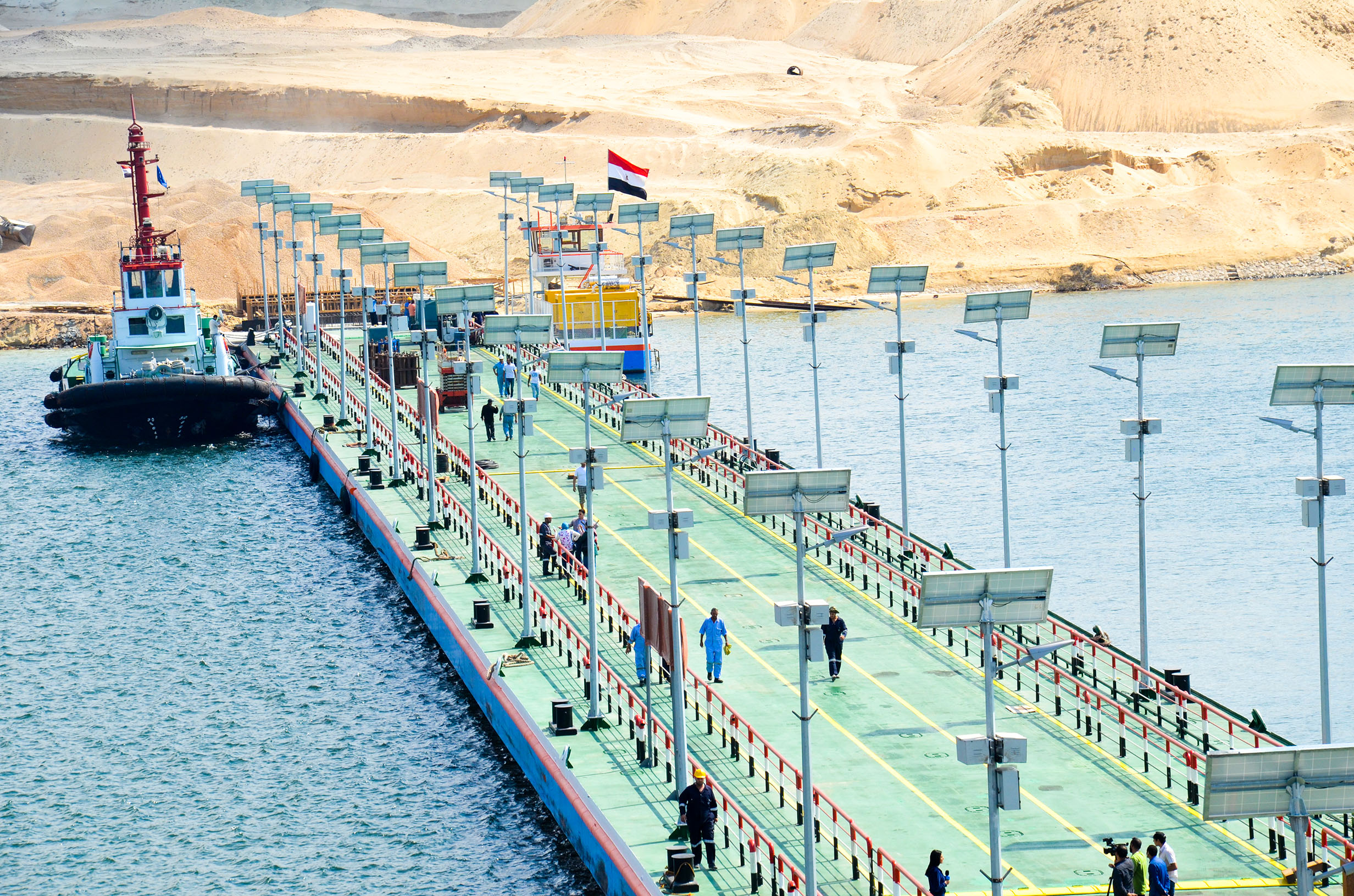 الكوبري العائم على قناة السويس