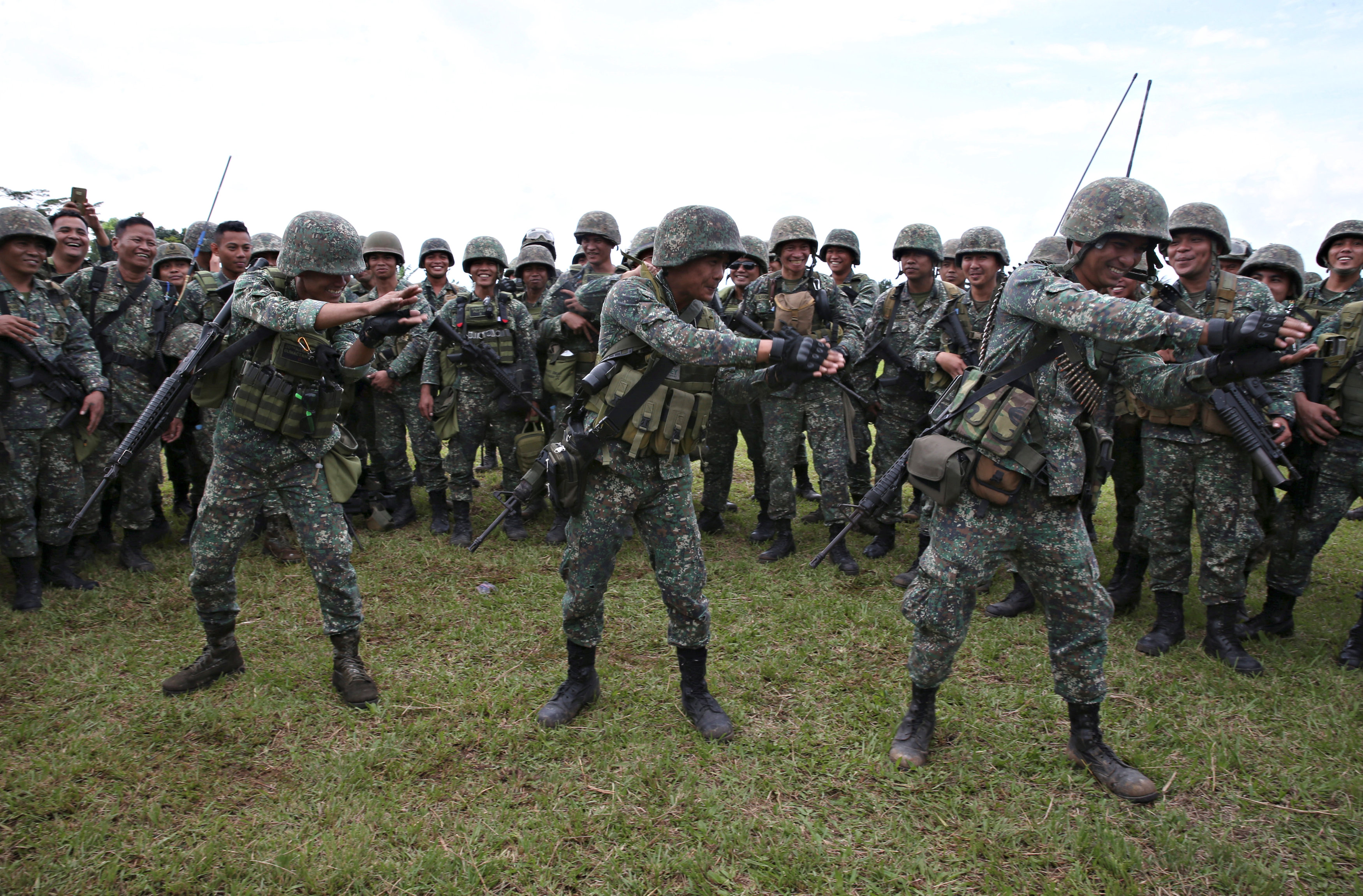 الكتيبة البحرية الفلبينية تنهى مهامها القتالية ضد داعش فى مدينة المراوى