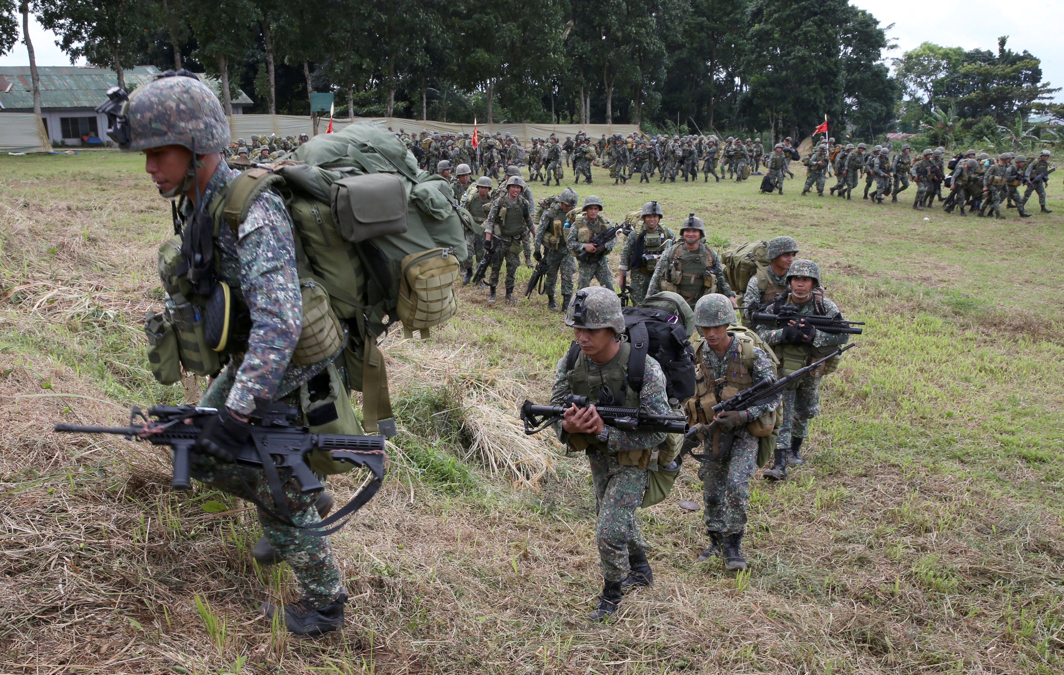 جانب من جنود الكتيبة البحرية الفلبينية