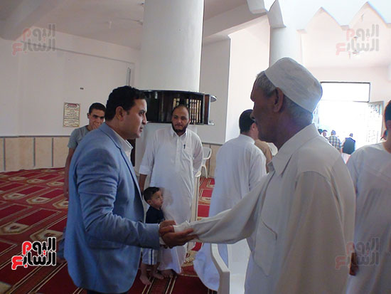 الشهيد مقدم احمد جاد خلال افتتاح مسجدا باسم والده