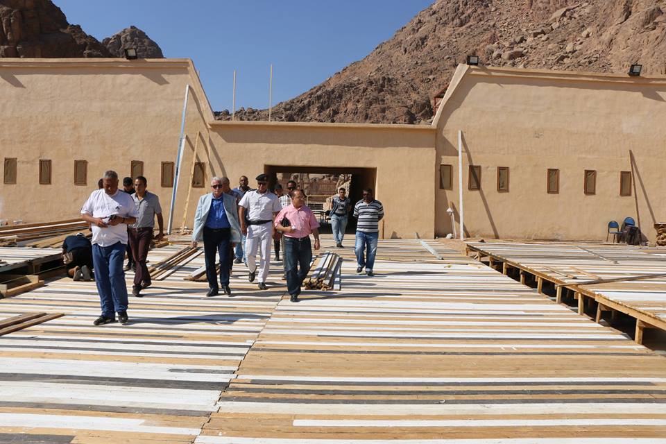 محافظ جنوب سيناء يتفقد امكان الحفل البدوى
