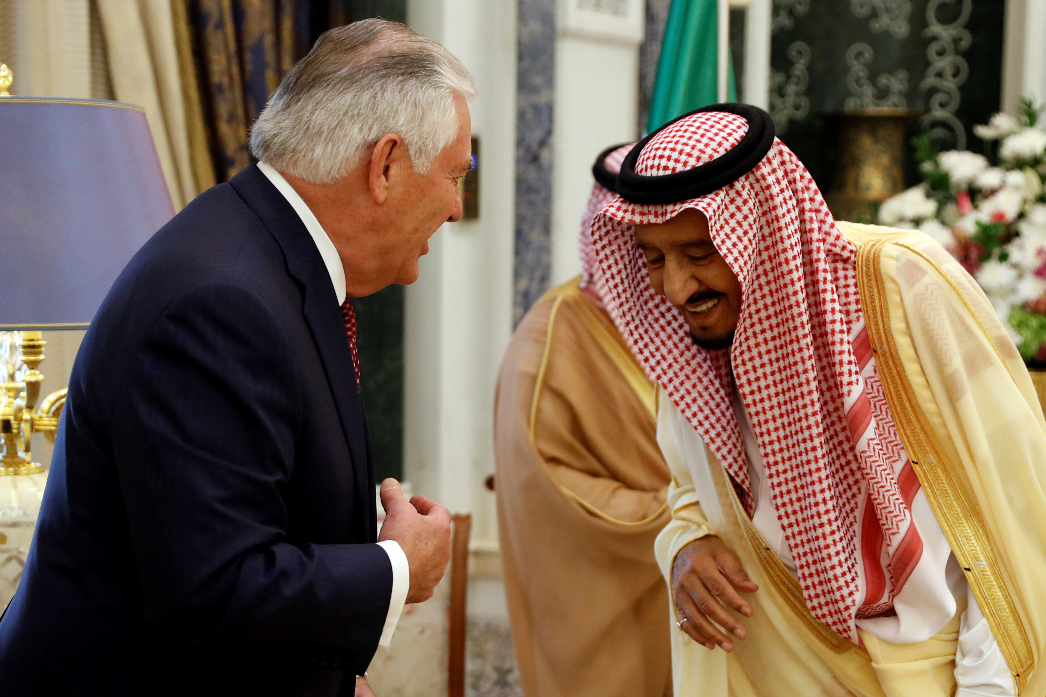 الملك سلمان يحيى ريكس تيلرسون خلال زيارته الرياض