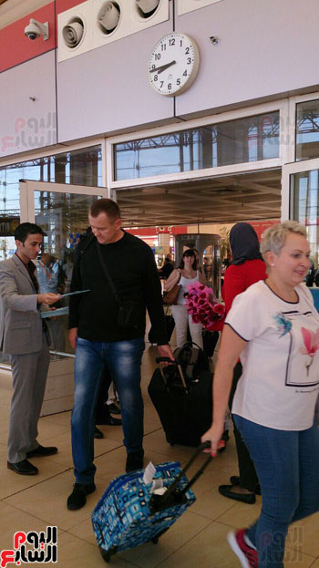 جانب من استقبال السياح بمطار شرم الشيخ