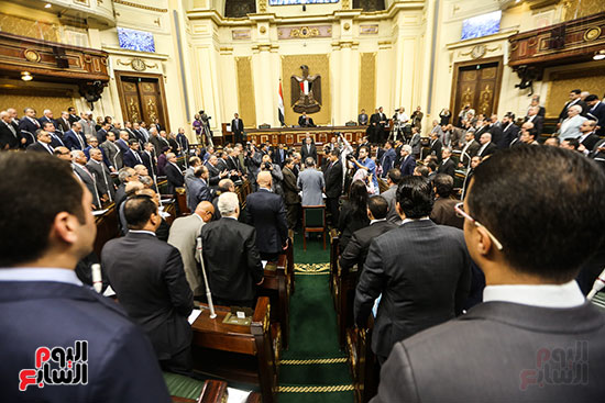 أعضاء مجلس النواب يقفون حداد على أرواح الشهداء