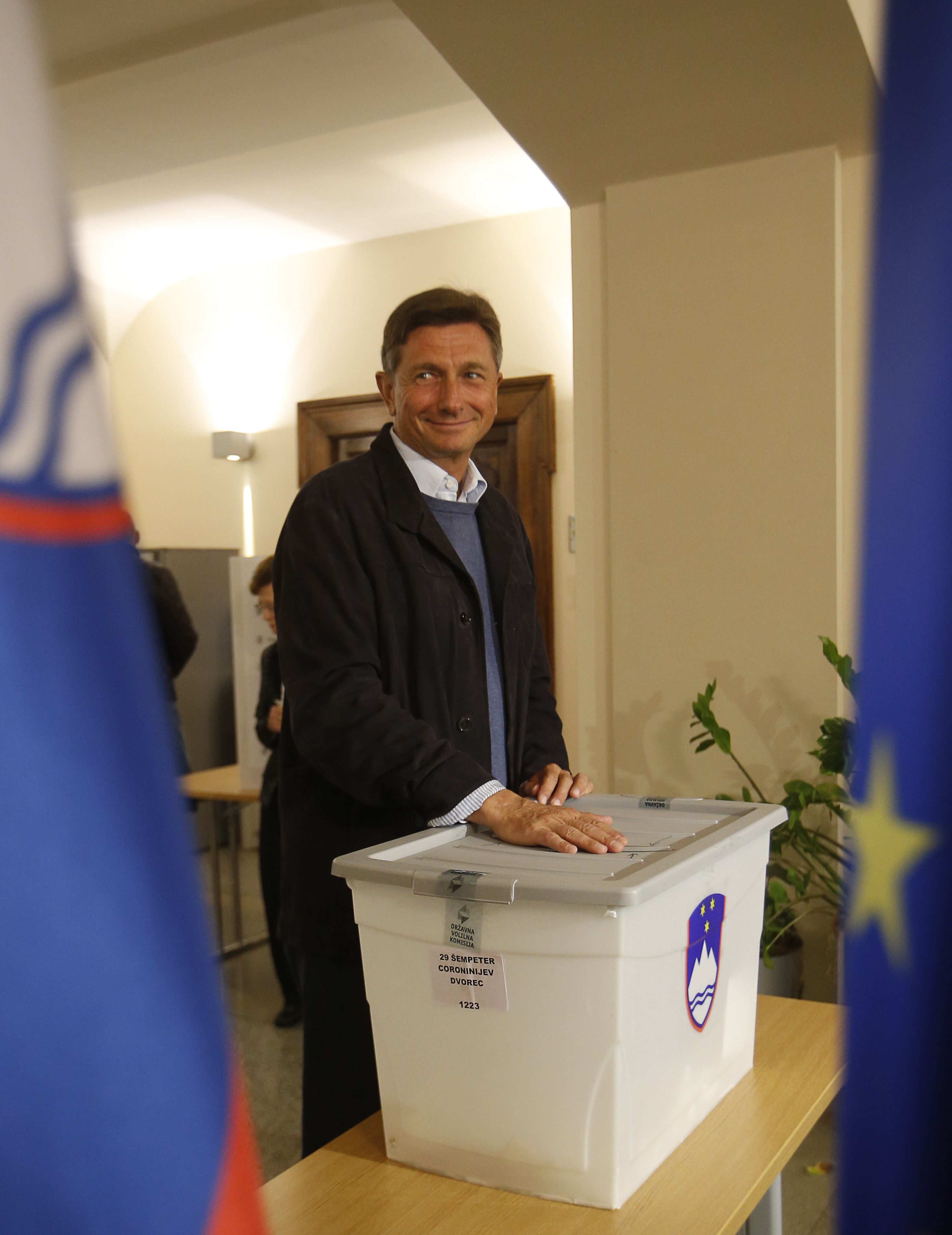 المرشح الرئاسي بوروت باهور يدلى بصوته فى انتخابات سلوفينيا