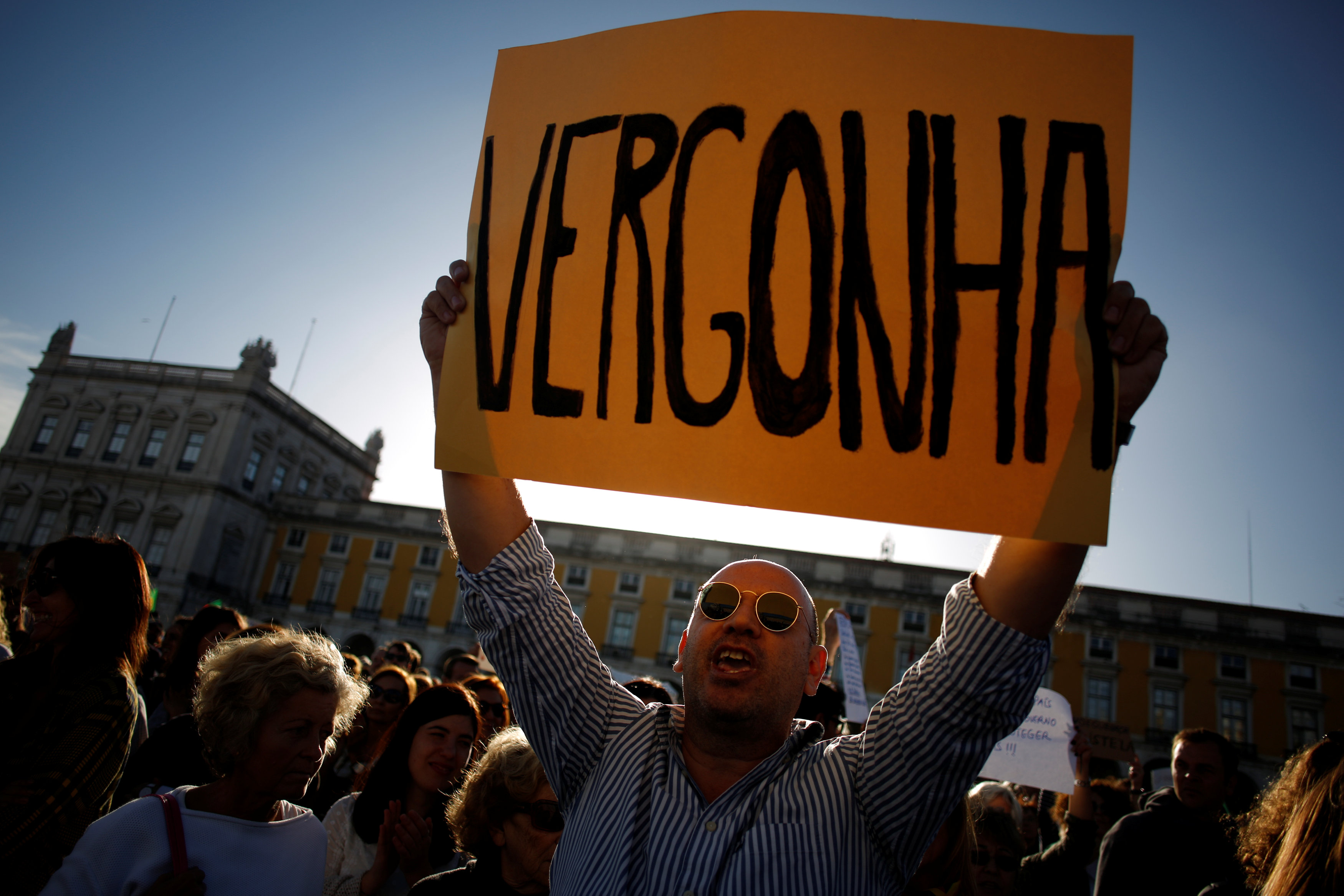 متظاهرون فى البرتغال
