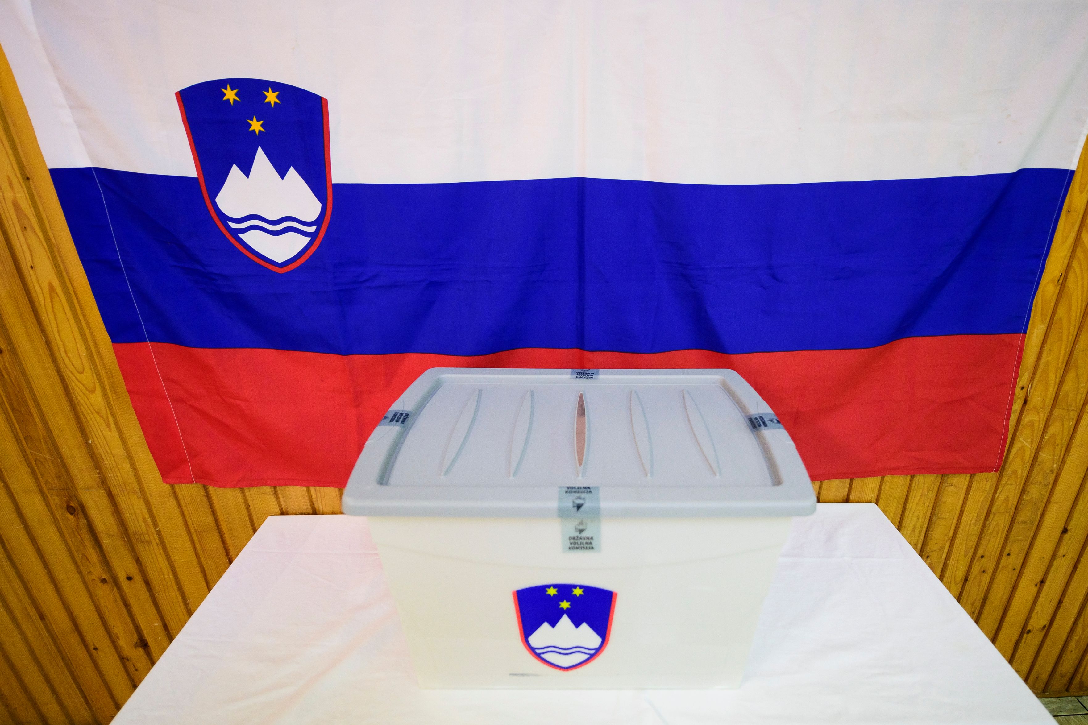 صندوق الاقتراع فى الانتخابات الرئاسية بسلوفينيا