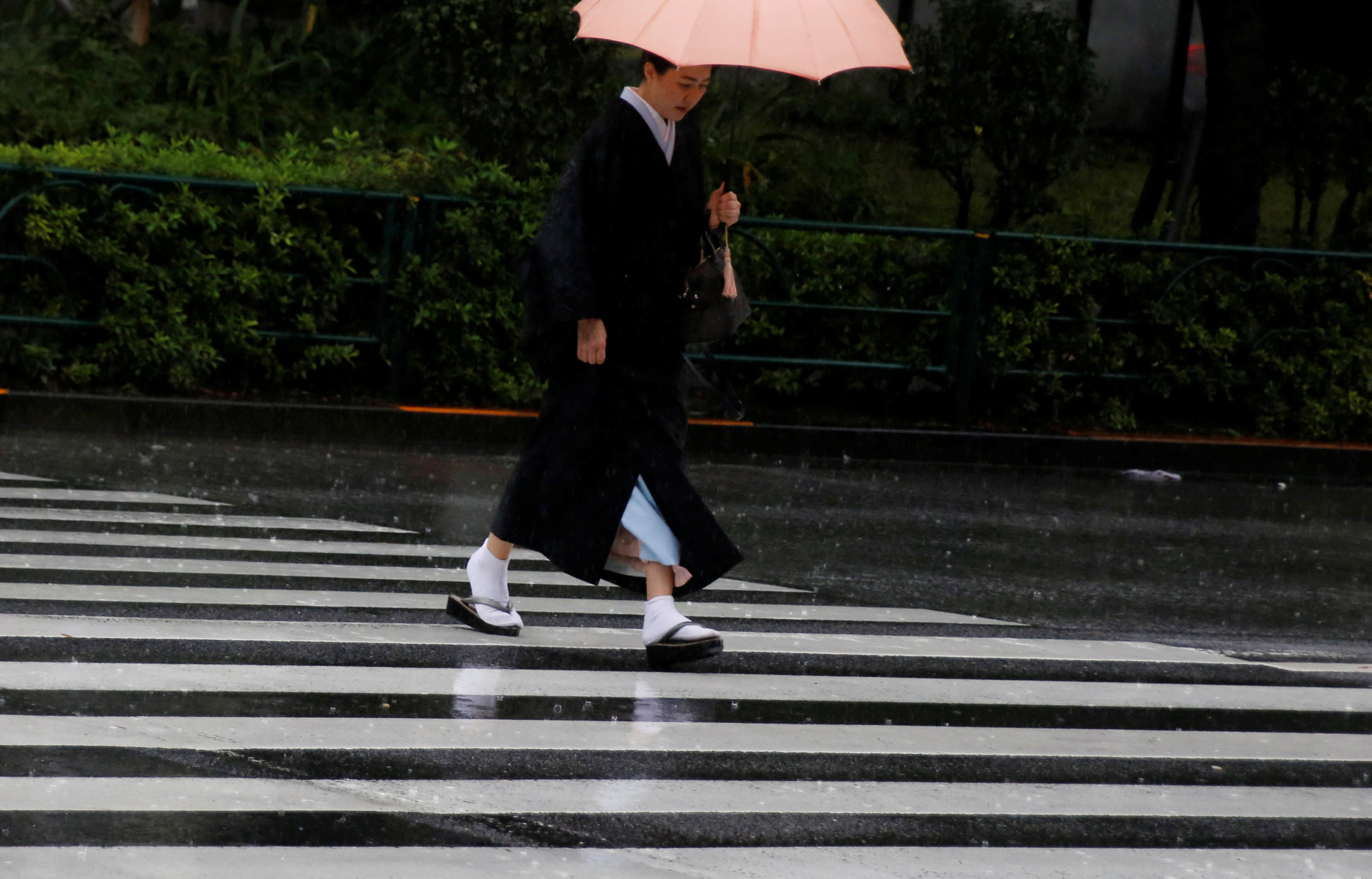 أمطار غزيرة فى اليابان إثر إعصار لان