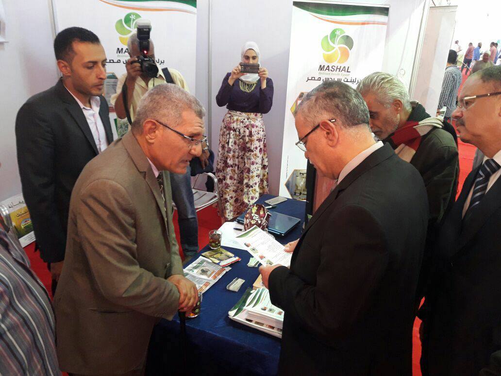 محافظ المنيا يفتتح المعرض الدولى الثانى لمستلزمات الزراعة والأعلاف  (4)