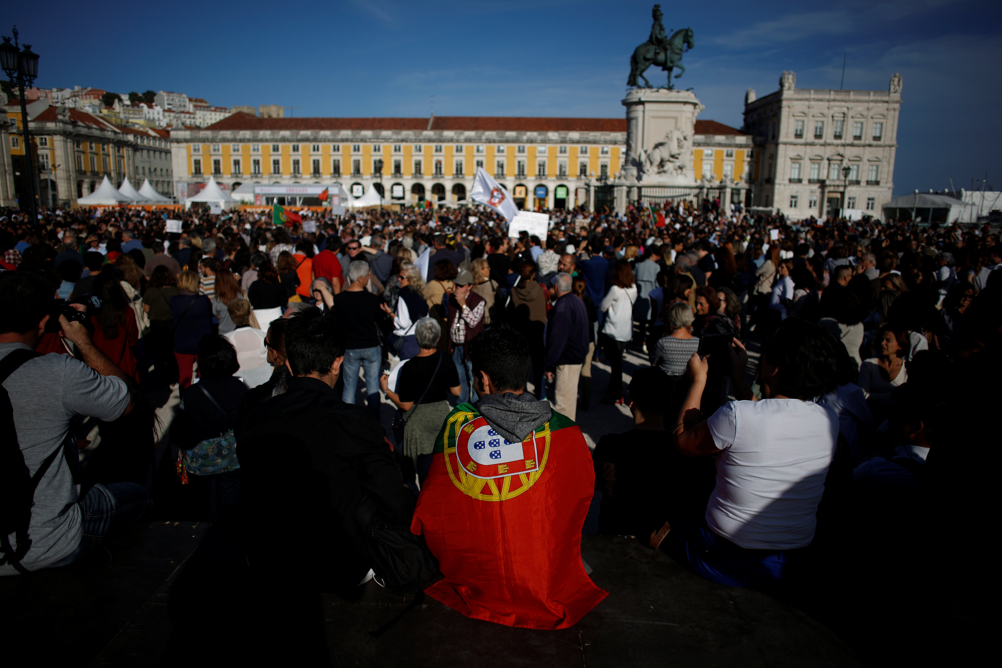 مظاهرة حاشدة فى البرتغال تكريما لضحايا حرائق الغابات