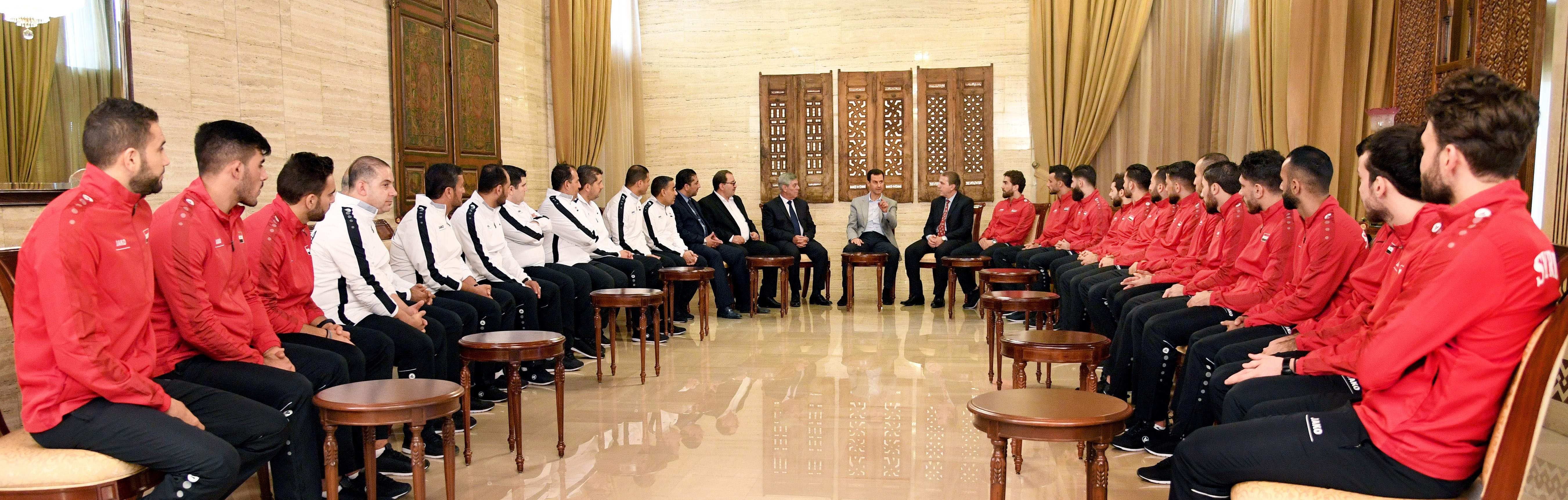 لقاء الأسد مع لاعبى المنتخب السورى