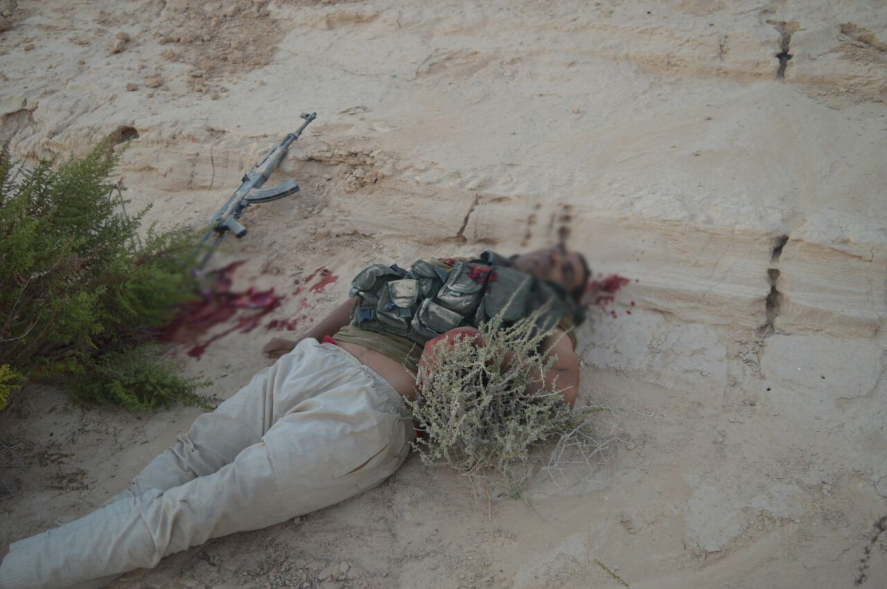 الجيش الثانى يقضى على 6 تكفيريين شديدى الخطورة بشمال سيناء (5)