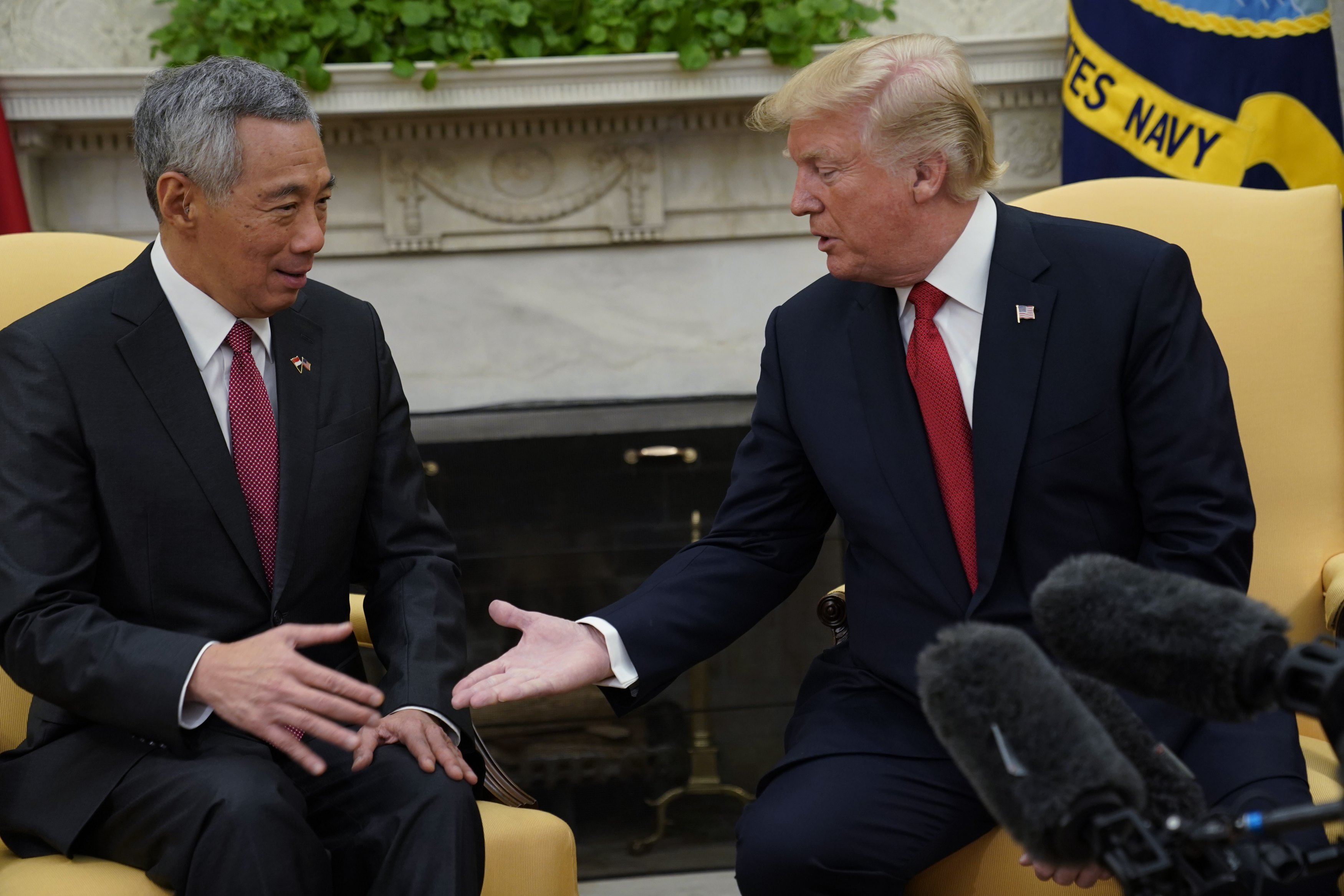 ترامب يلتقى رئيس وزراء سنغافورة