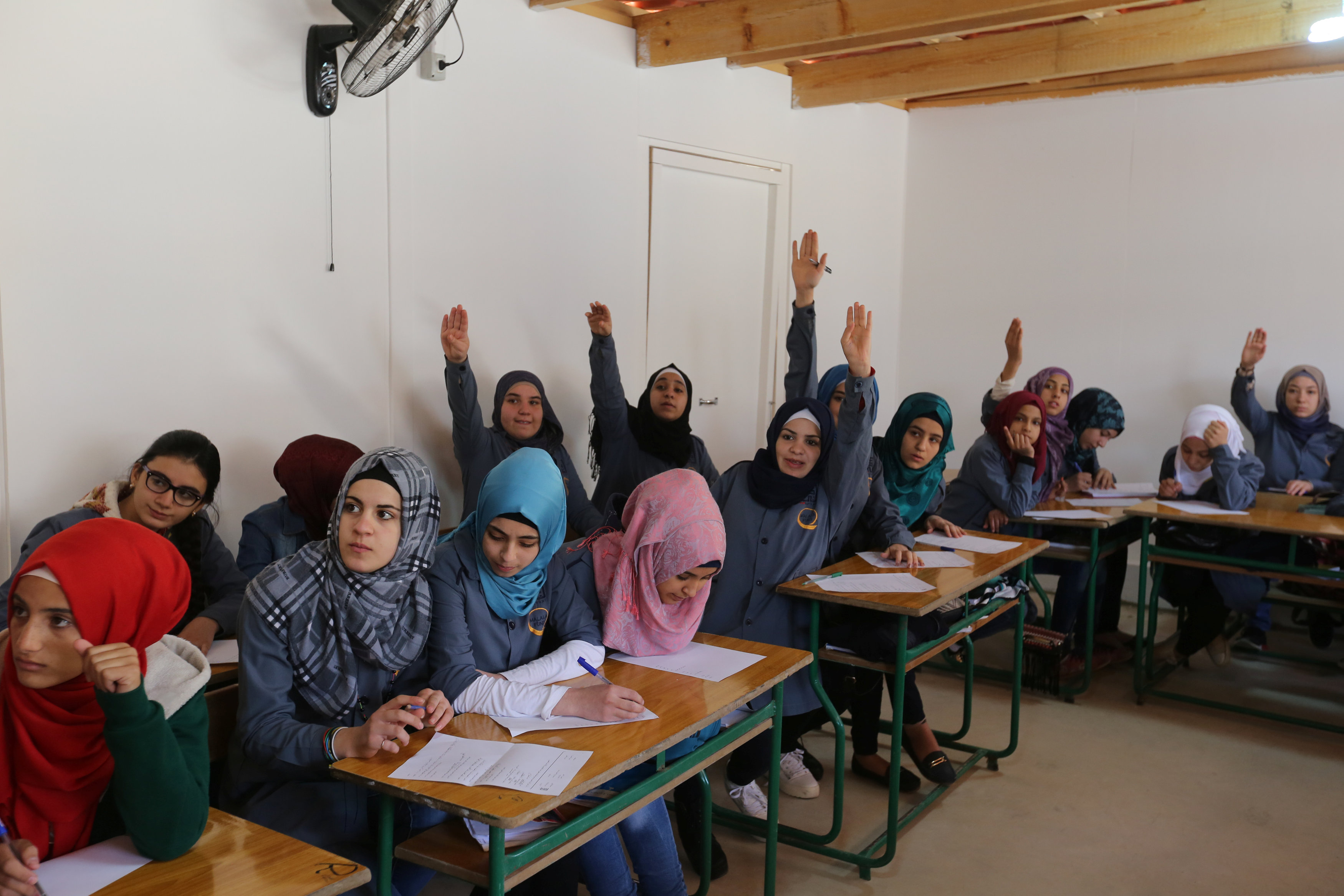 جانب من تعليم اللاجئات السوريات 
