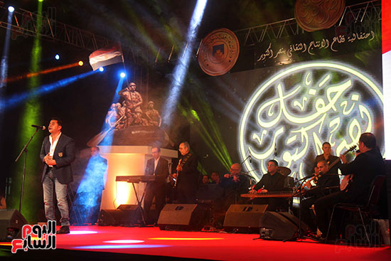 مدحت صالح يبدأ احتفالية ذكرى 44 عاما على حرب أكتوبر بأغنية زى ما هى حبها (23)