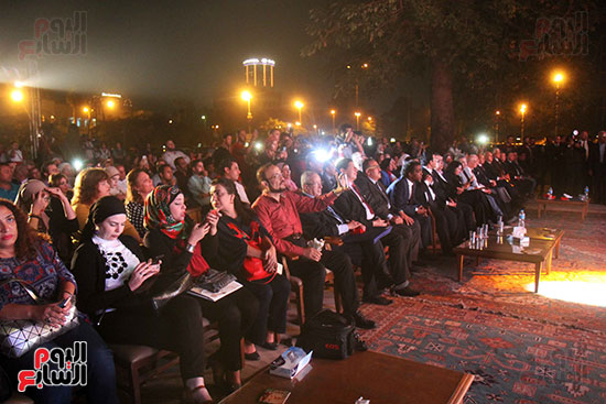 مدحت صالح يبدأ احتفالية ذكرى 44 عاما على حرب أكتوبر بأغنية زى ما هى حبها (21)