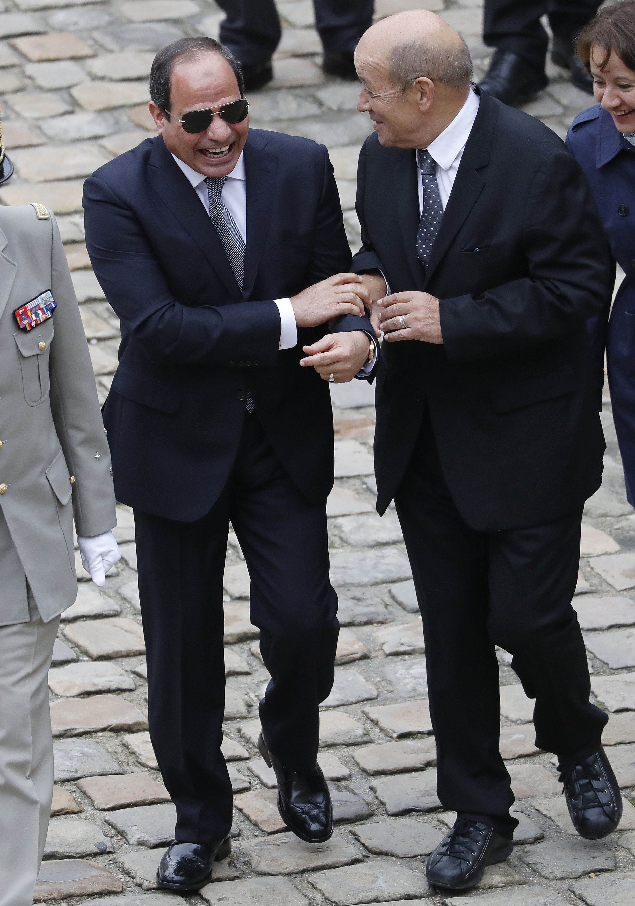 جانب من ضحكات متبادلة بين الرئيس السيسي ووزير الخارجية الفرنسى