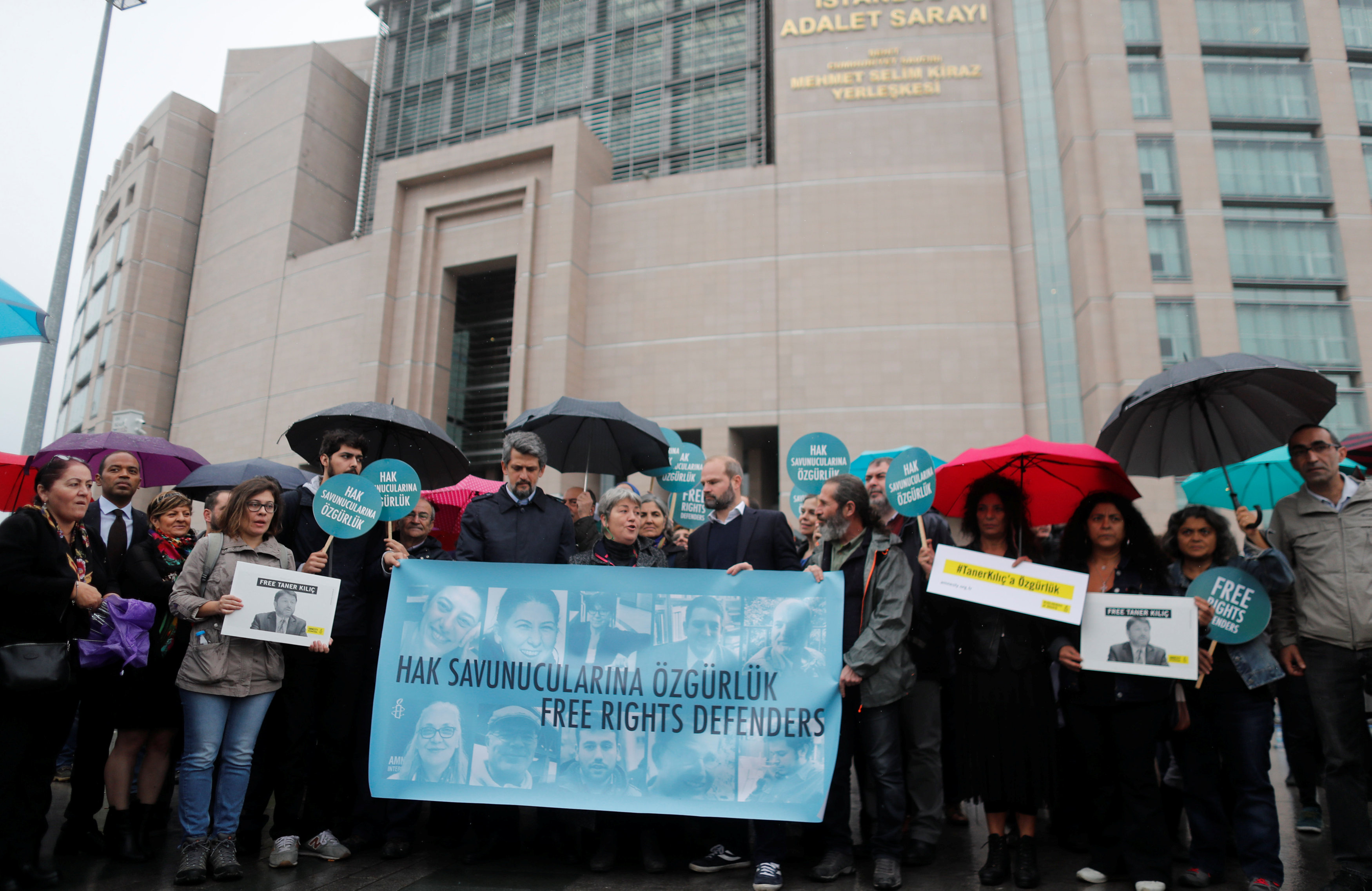 مظاهرة فى تركيا ضد محاكمة النشطاء الحقوقيون