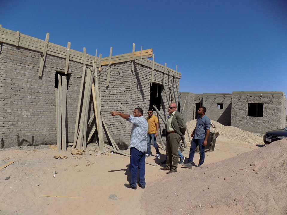 2 مدير منطقة تعمير جنوب سيناء يتفقد البيوت البدوية بقرية الجبيل