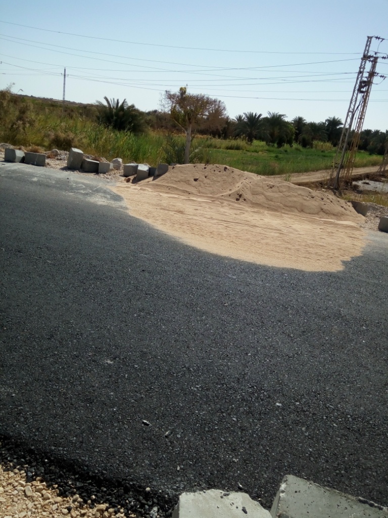 كومة الرمل المتسببة فى الحادث