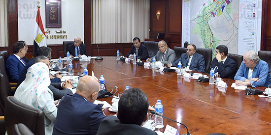 لقاء رئيس الوزراء بأعضاء مجلس النواب عن محافظة الأقصر  (6)
