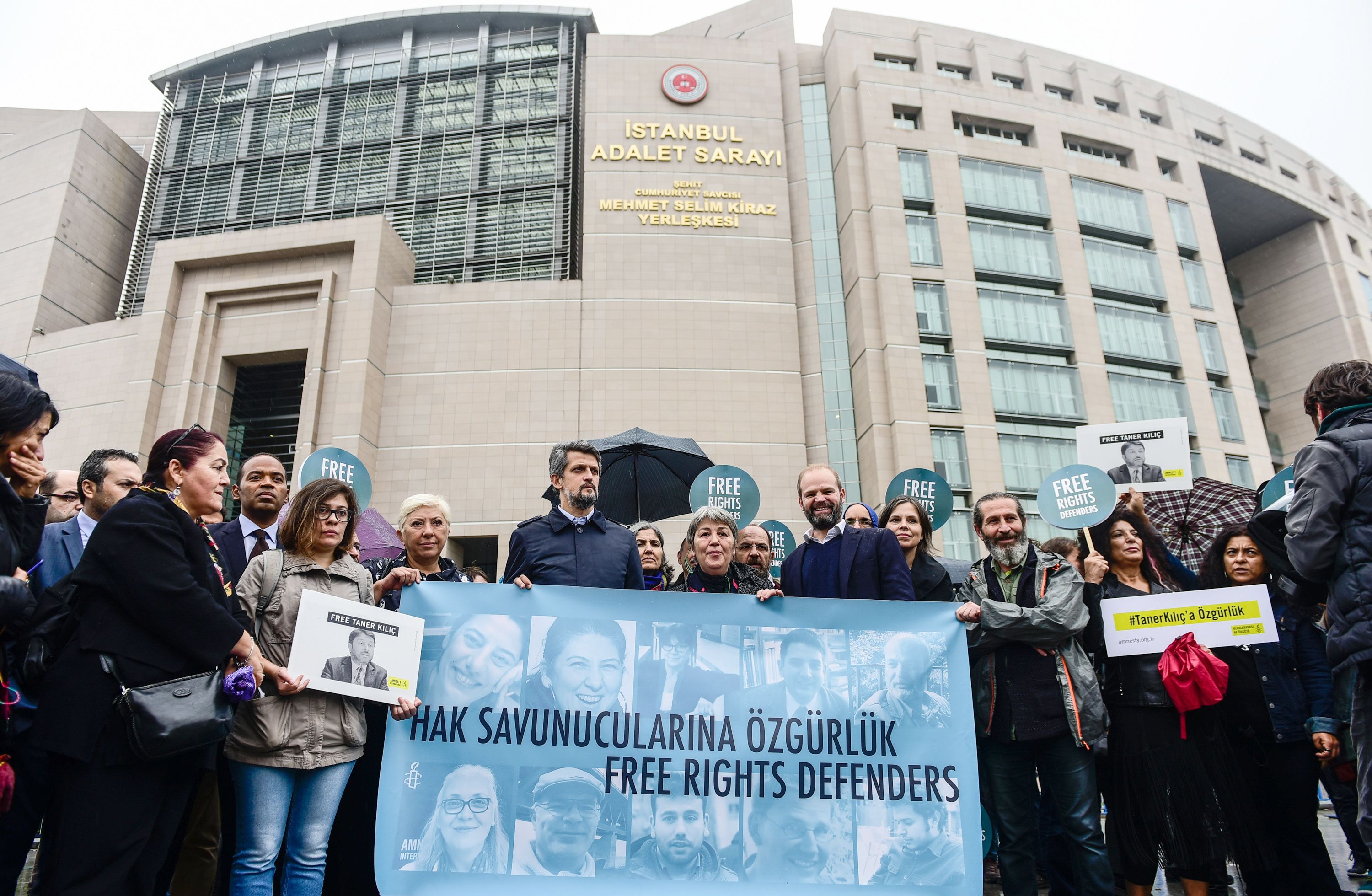 مظاهرات أمام المحكمة في إسطنبول