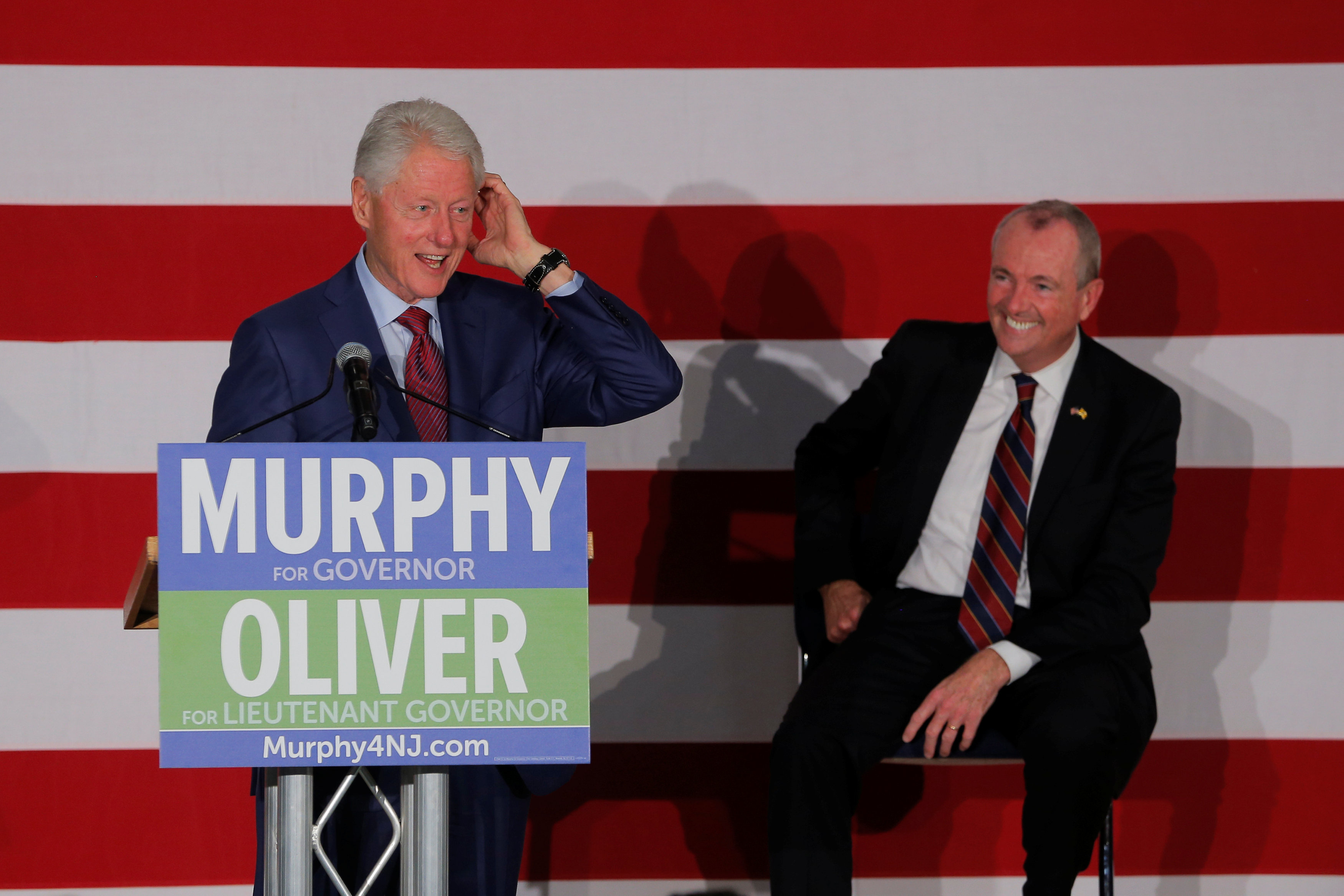 كيلنتون يقود حملة مورفي