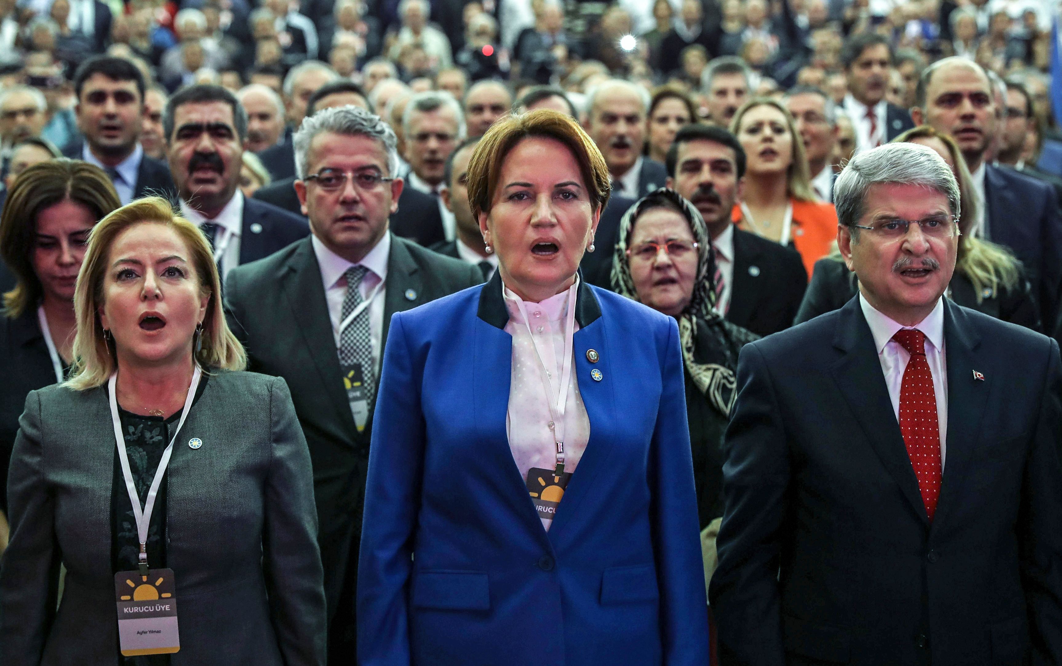 ميرال اكشِنير وزيرة الداخلية التركية السابقة تطلق حزبها الجديد