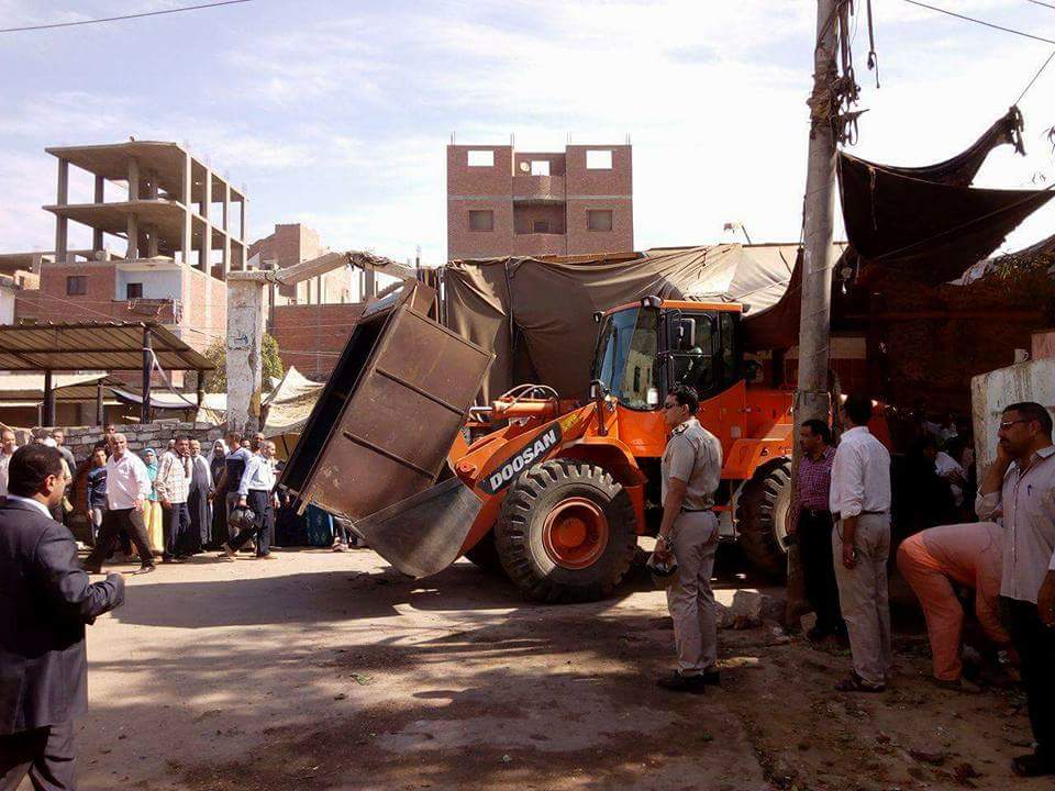 2- معدات الزحدة المحلية تزيل الاشغالات