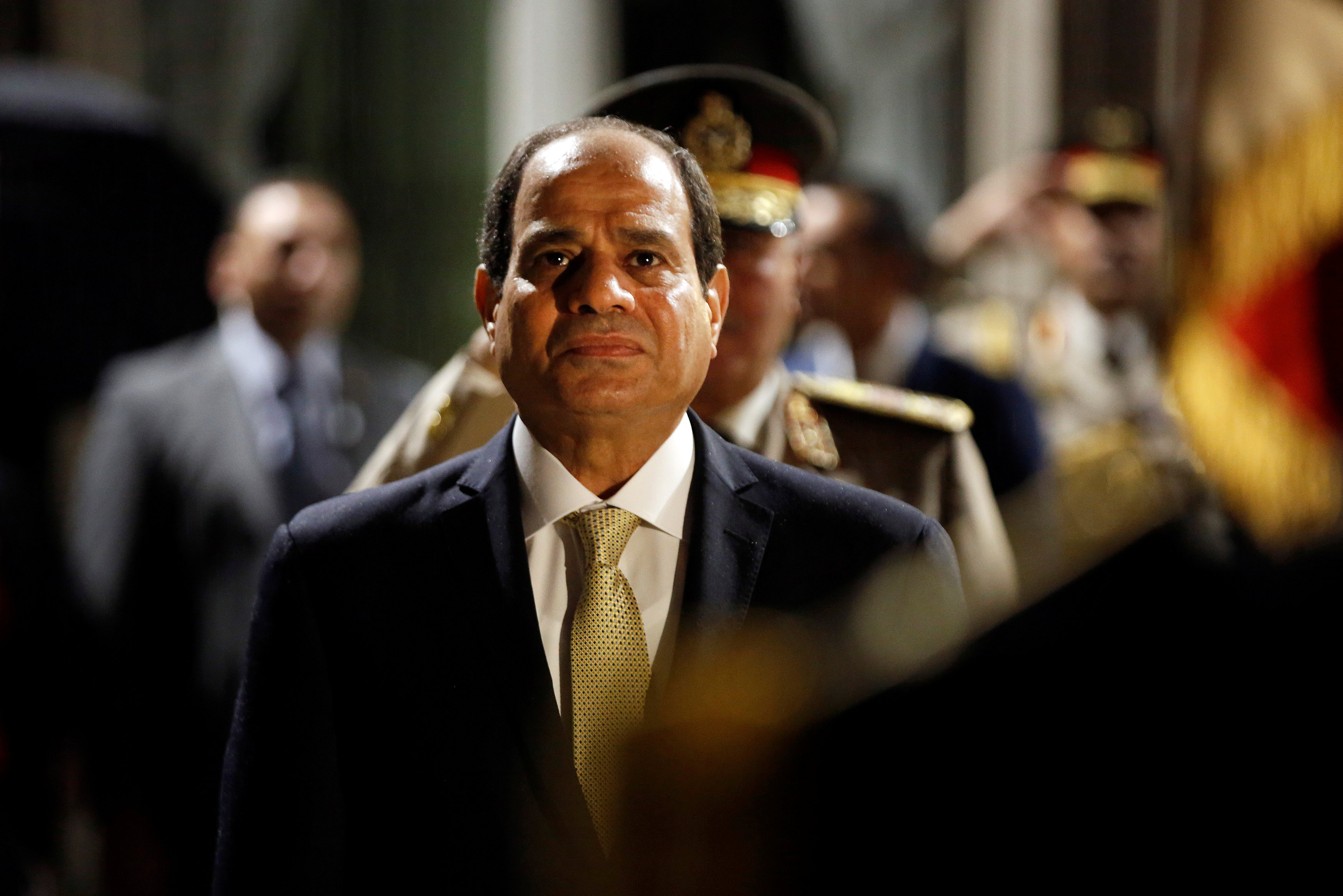 الرئيس عبد الفتاح السيسى أثناء عزف النشيد الوطنى لمصر
