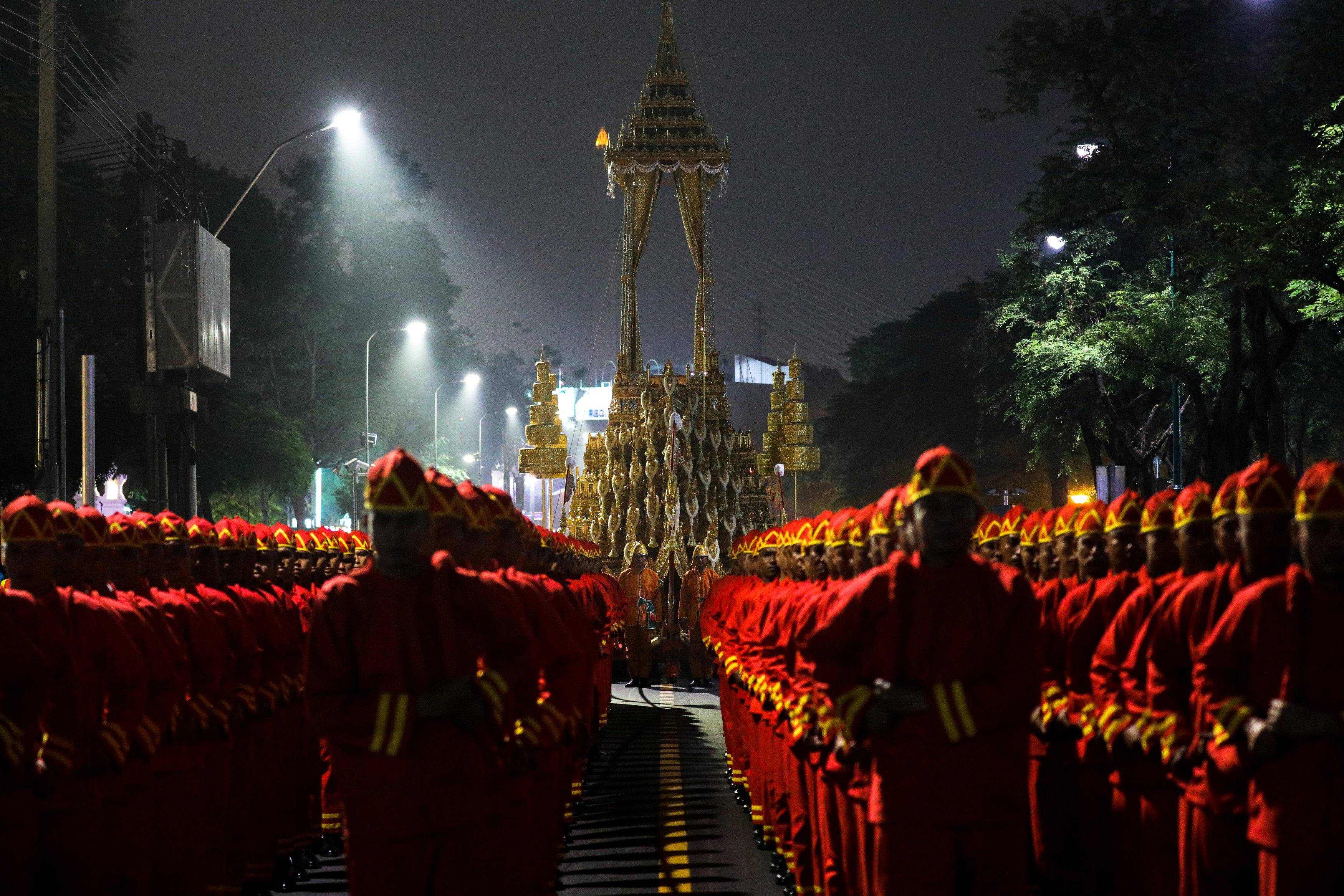 انطلاق مراسم جنازة ملك تايلاند الراحل