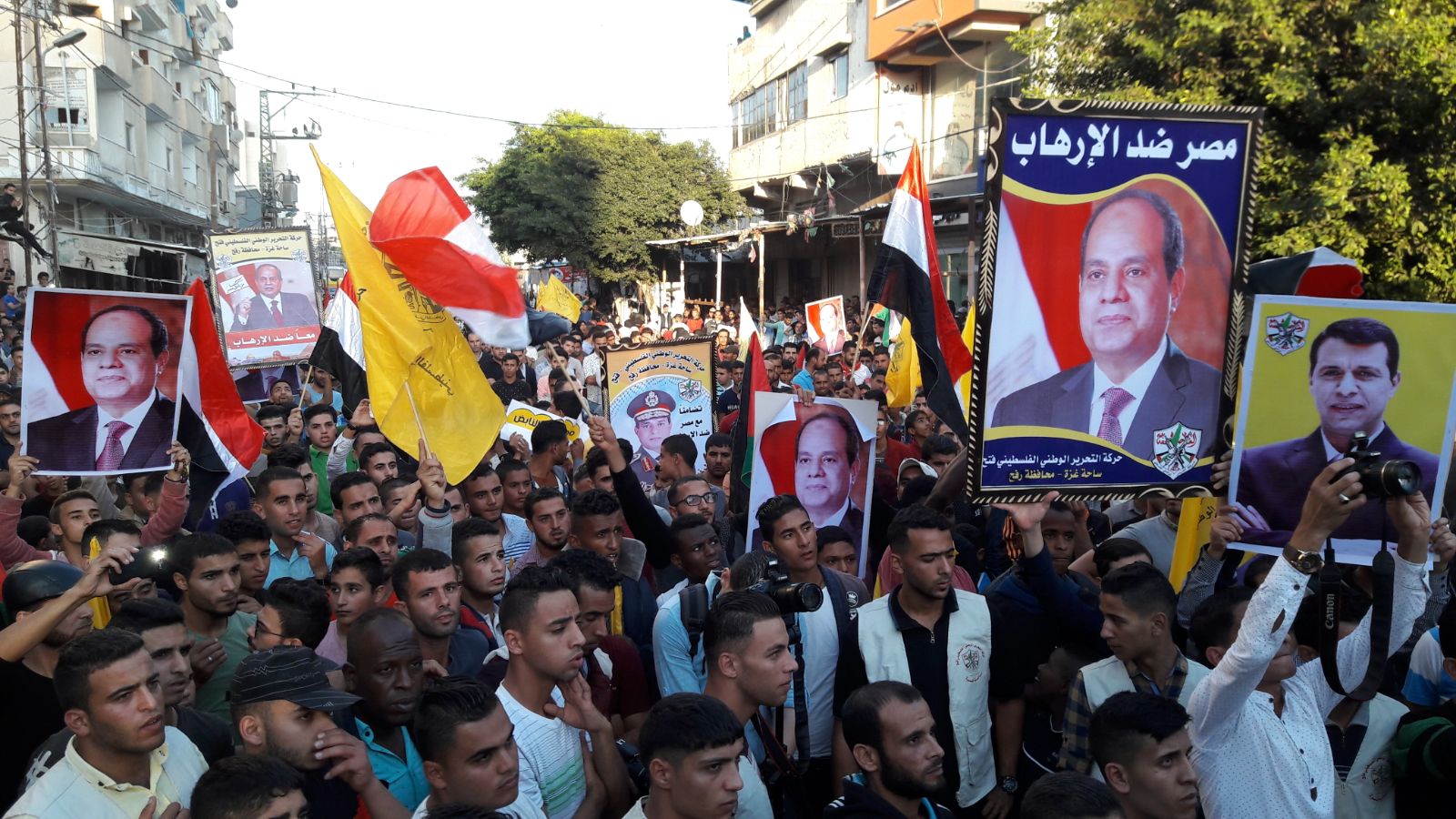 حركة فتح فى غزة تنظم مسيرة حاشدة دعما لمصر فى حربها ضد الإرهاب