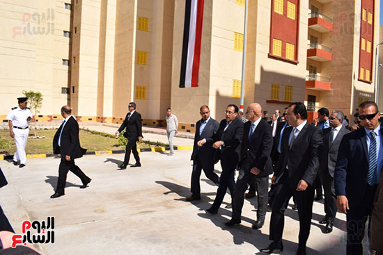 رئيس الوزراء يتفقد مستشفى البياضية والإسكان الإجتماعى ومدرسة النيل بطيبة
