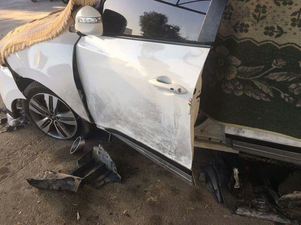 سيارة اللواء توفيق أبو نعيم عقب استهدافها بعبوة لاصقة