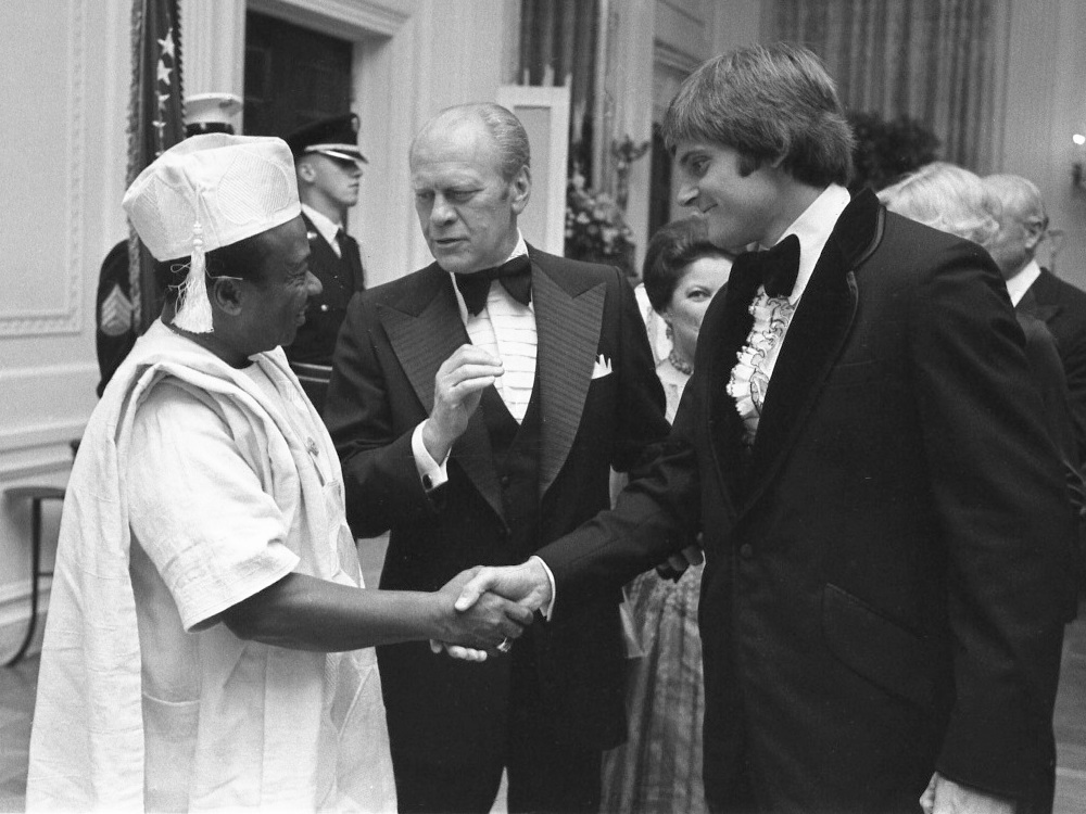 جينر يحيي الرئيس الليبيري وليام تولبرت  في البيت الأبيض