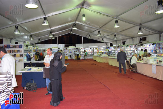 توافد الاهالي بالاقصر علي معرض الكتب التونسية
